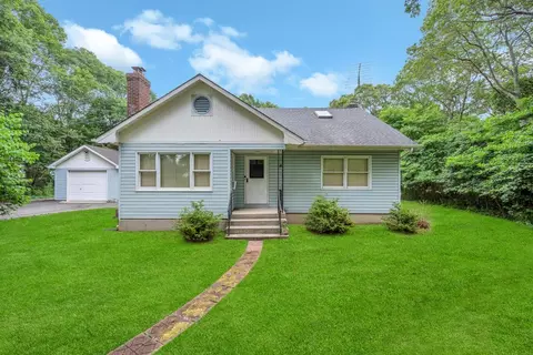 49 Stephano Rd, Brookhaven, NY 11772