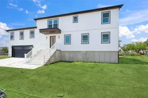 775 S 9th St, Lindenhurst, NY 11757