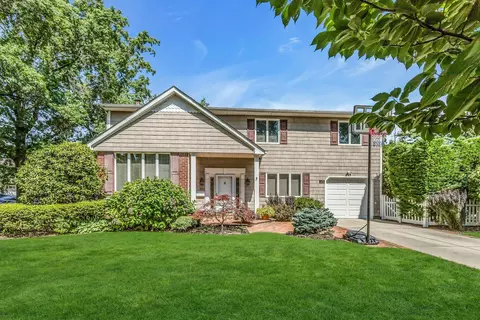 1855 Zana Ct, Merrick, NY 11566