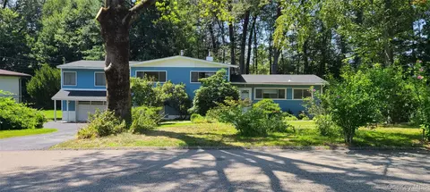 23 Fawn Ridge Dr, Cortlandt, NY 10567