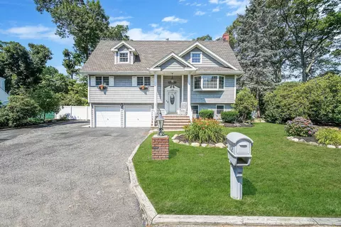 172 Avenue C, Holbrook, NY 11741