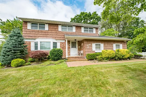 76 Magro Dr, North Babylon, NY 11703