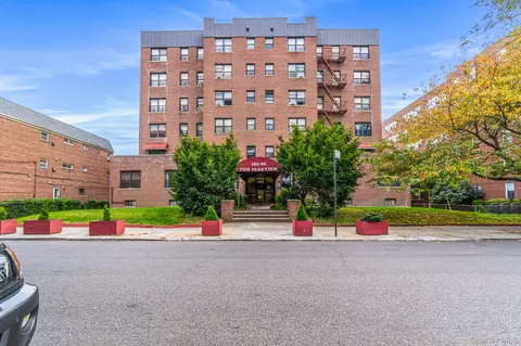 165-20 Highland Ave #201, Jamaica, NY 11432