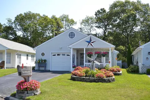 5188 Village Cir E, Manorville, NY 11949