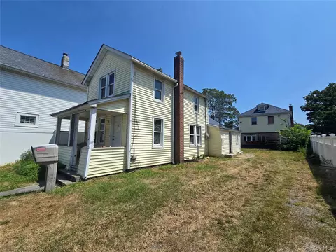 Exterior - 31 Union Ave, Patchogue, NY 11772 photo 2 of 3
