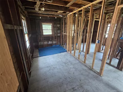 Entry Way - 31 Union Ave, Patchogue, NY 11772 photo 3 of 5