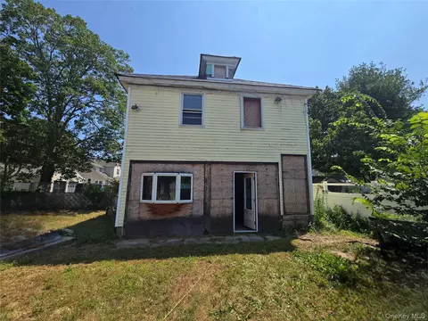 Exterior - 31 Union Ave, Patchogue, NY 11772 photo 3 of 3