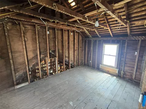 Bedroom - 31 Union Ave, Patchogue, NY 11772 photo 1 of 2