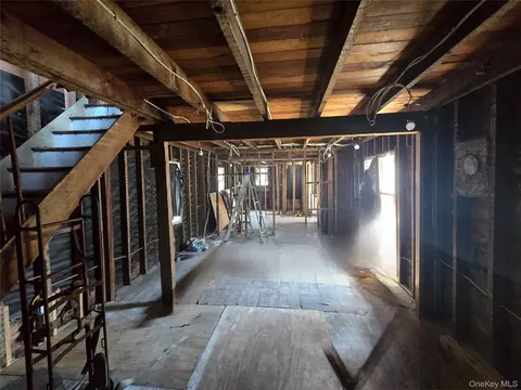 Entry Way - 31 Union Ave, Patchogue, NY 11772 photo 1 of 5