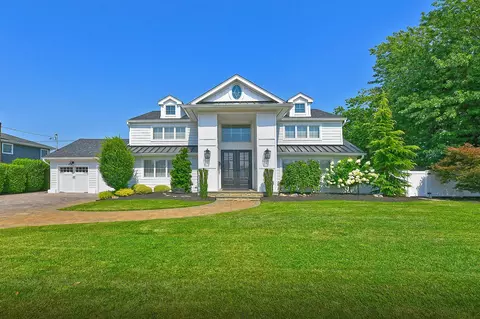 72 Ripplewater Ave, Massapequa, NY 11758