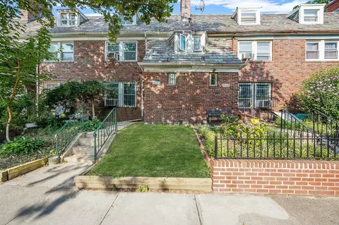 35-24 88th St, New York, NY 11372