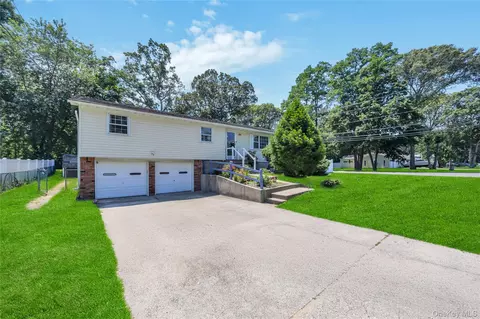 30 Somerset St, Centereach, NY 11720