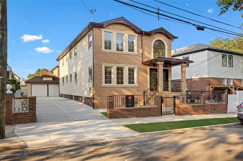 22111 136th Ave, New York, NY 11413