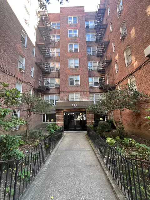 325 E 201 St #4D, New York, NY 10458