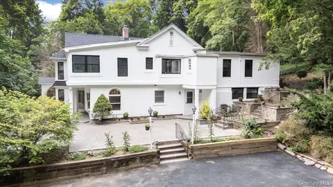 1101 Jericho Oyster Bay Rd, East Norwich, NY 11732