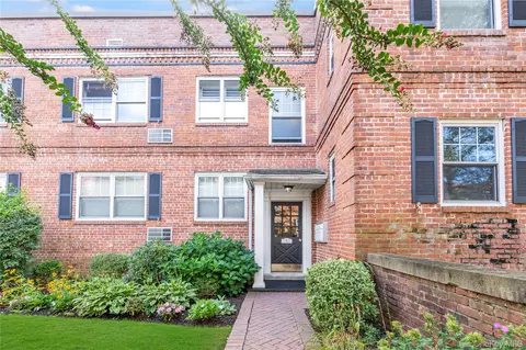 51 Lincoln Ave #E2, Rockville Centre, NY 11570
