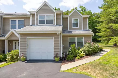 3 Deer Crossing Dr, Fishkill, NY 12524
