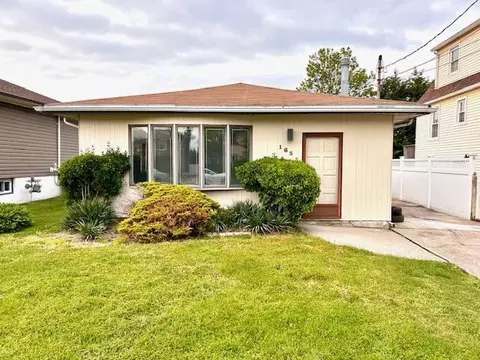 163 Vanderbilt Ave, Island Park, NY 11558