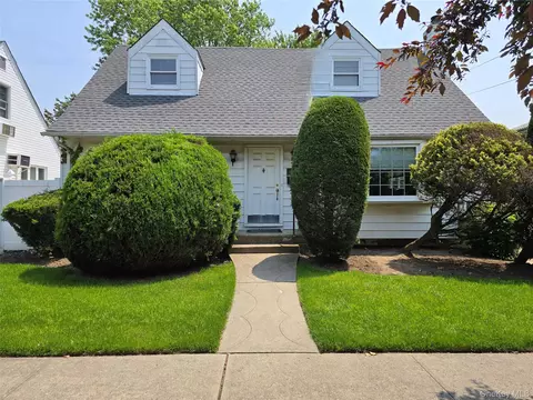 15741 87th St, New York, NY 11414