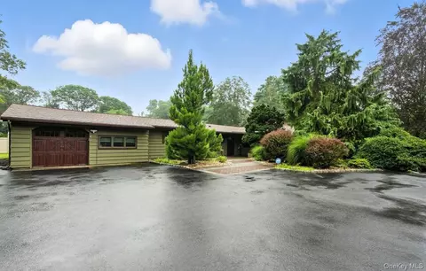 24 Ursular Ct, Smithtown, NY 11787