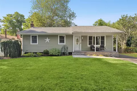 35 Harts Rd, East Moriches, NY 11940