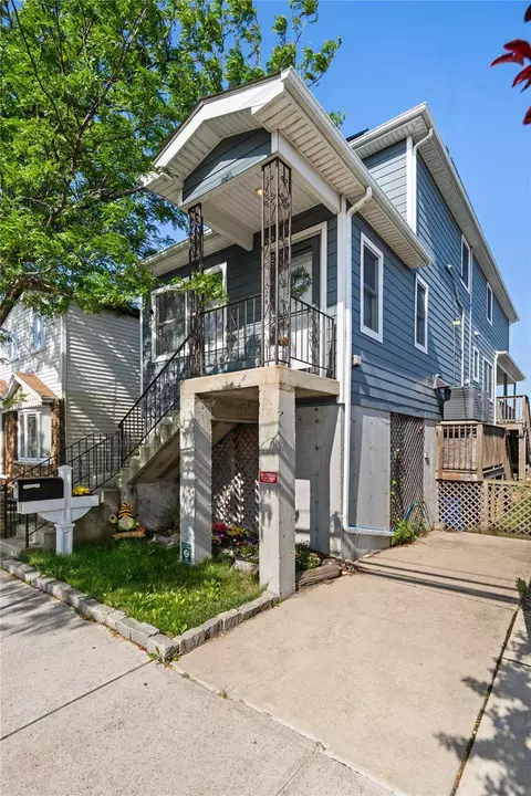 1024 Cross Bay Blvd, Far Rockaway, NY 11693