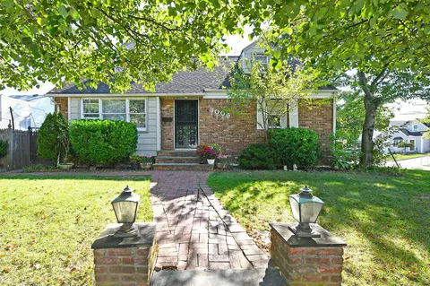 3005 Harding St, Oceanside, NY 11572