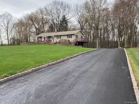 176 Gardnerville Rd, Wawayanda, NY 10958