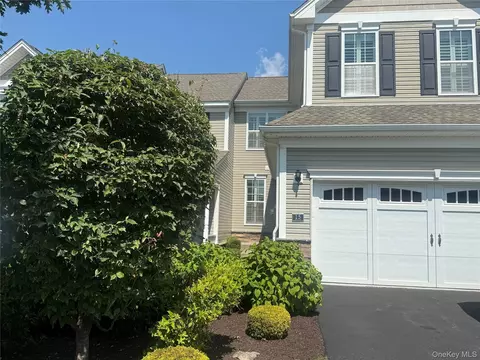 15 Evan Ct, Fishkill, NY 12524