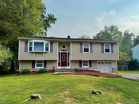 31 Donna Chrystie Ln, Walden, NY 12586