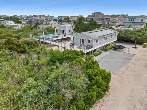 836 Dune Rd #B, Westhampton Beach, NY 11978