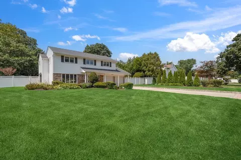 Exterior - 4 Klaibar Ln, East Northport, NY 11731 photo 1 of 8