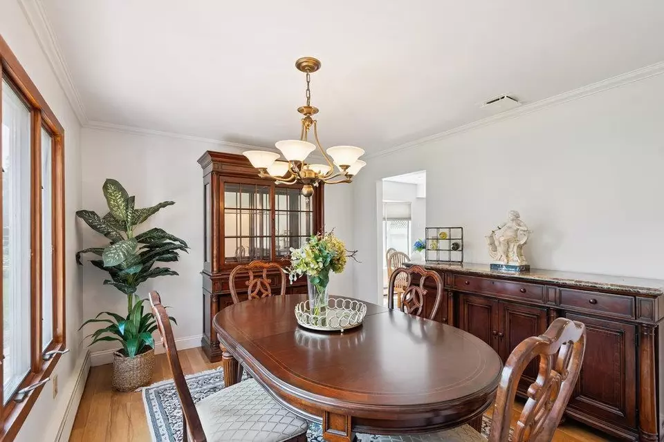 Dining - 4 Klaibar Ln, East Northport, NY 11731 photo 2 of 2