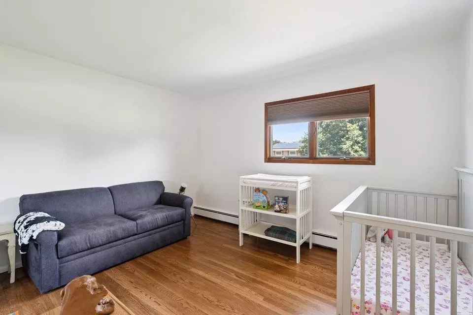Bedroom - 4 Klaibar Ln, East Northport, NY 11731 photo 5 of 5
