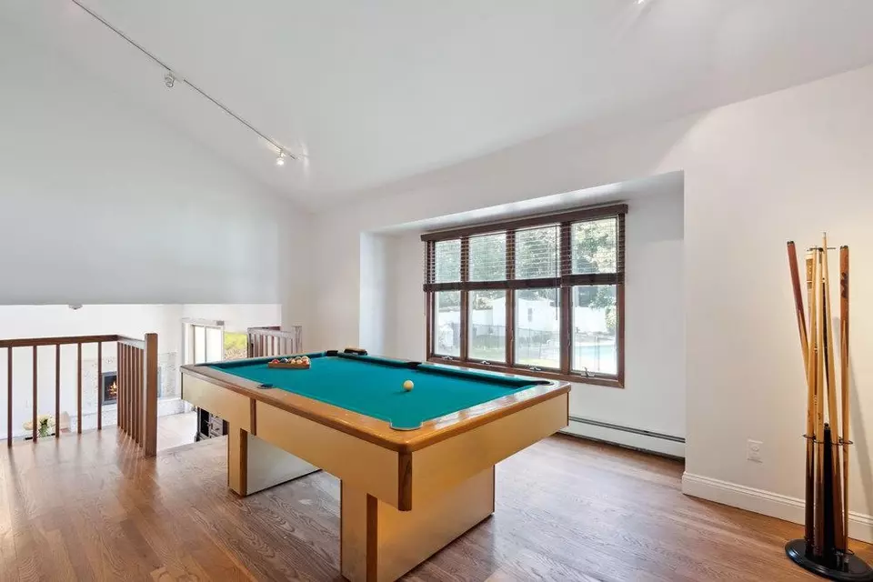 Entry Way - 4 Klaibar Ln, East Northport, NY 11731 photo 2 of 2
