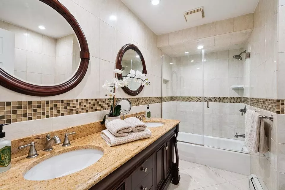 Bath - 4 Klaibar Ln, East Northport, NY 11731 photo 1 of 1