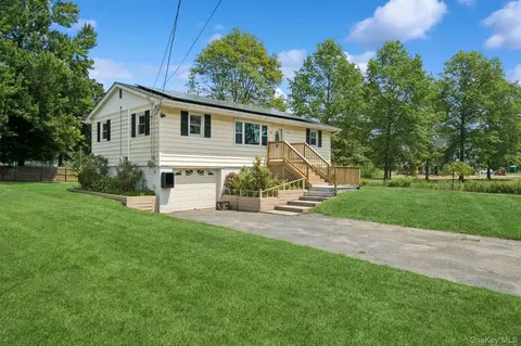 7 Bigert Dr, Wawayanda, NY 10958