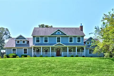 12 Russell Dr, Brookhaven, NY 11972