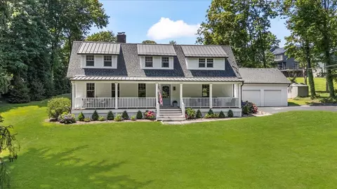 25 Kanes Ln, Huntington, NY 11743