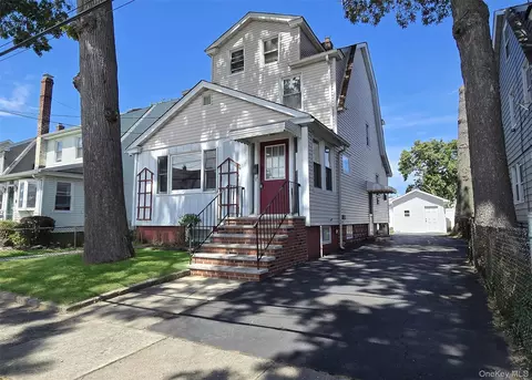 15 Sapir St, Valley Stream, NY 11580