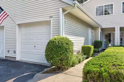 344 Colonial Cir, Manorville, NY 11949