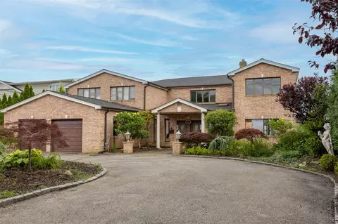 53 Clearwater Ave, Massapequa, NY 11758