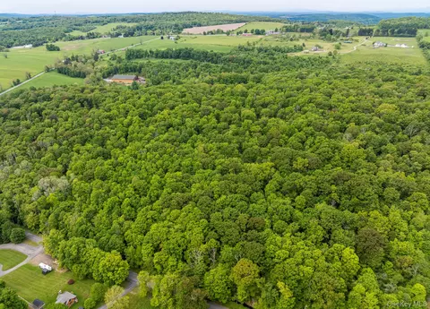 A Skunks Misery Road, North East, NY 12546