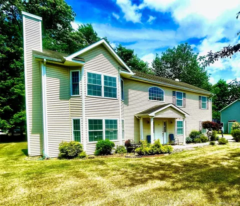 24 3rd St, Wallkill, NY 10940