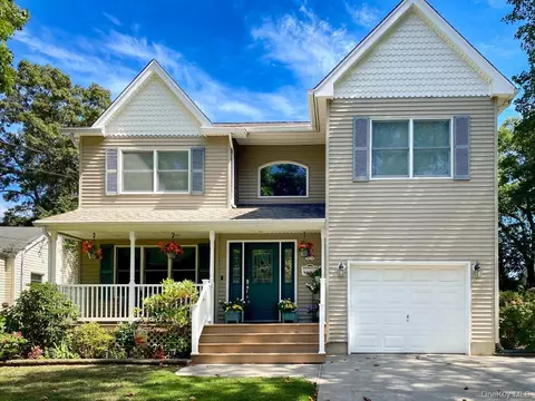 29 Bailey Ave, Babylon, NY 11702