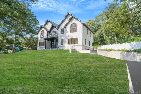 628 Meadow Rd, Kings Park, NY 11754