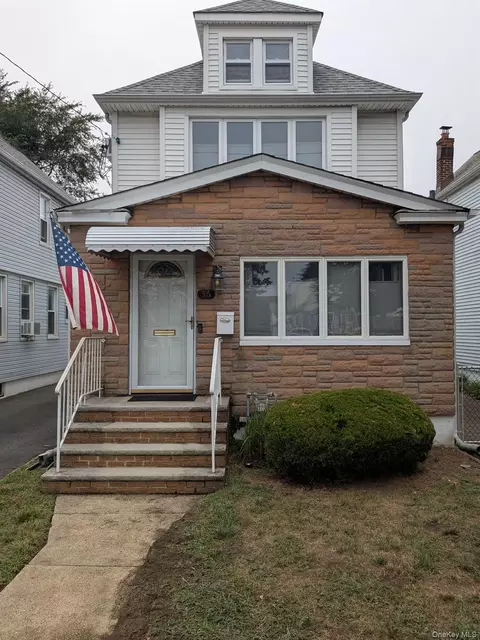 56 Fendale St, Franklin Square, NY 11010