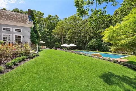 4 Barclay Ct, East Hampton, NY 11937