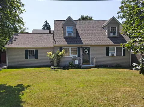 126 Beacon Dr, Sound Beach, NY 11789