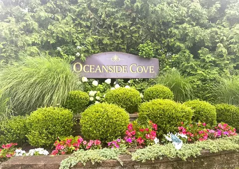 100 Daly Blvd #2803, Oceanside, NY 11572